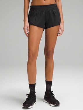 Lululemon Hotty Hot Low Rise Lined Shorts 2.5 in. Size 6